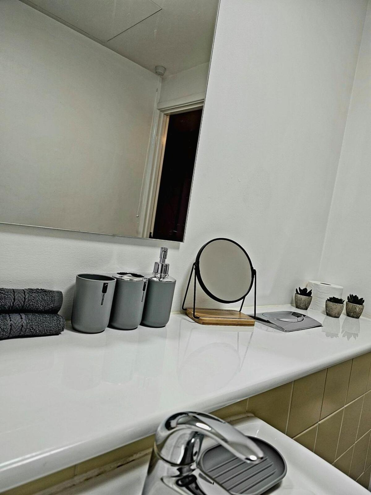 Modern In Gunwharf Apartment Portsmouth
