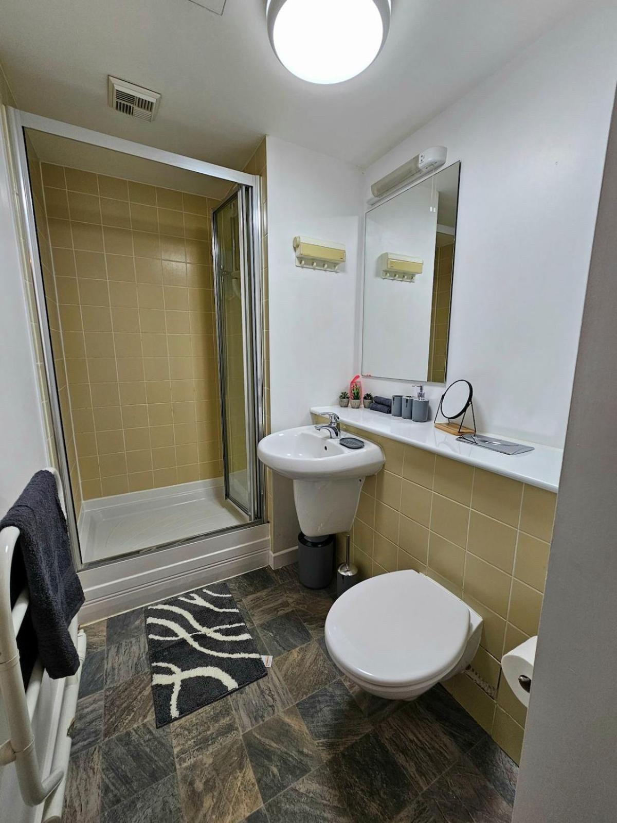 Modern In Gunwharf Apartment Portsmouth